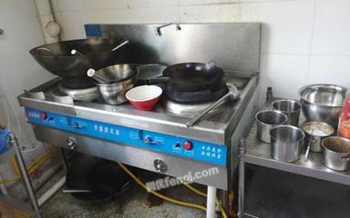 湖北黃岡廚房設(shè)備出售冰箱,冰柜,蒸飯車,爐子,貨架,烤箱,盤子等等7000元